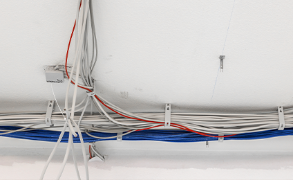 Kabelverlegung | © MATTHIAS BUEHNER / stock.adobe.com